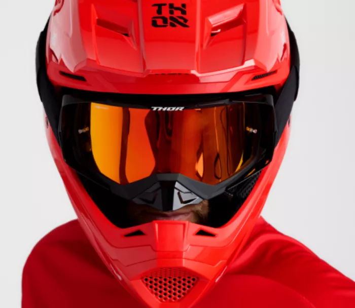 Thor 0110 - 8906 Fleet Forge helma red vel.M