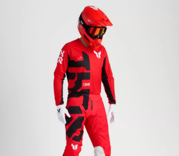 Thor 0110 - 8906 Fleet Forge helma red vel.M