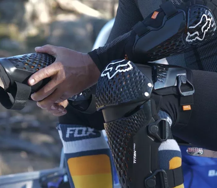 Ochraniacze łokcia Fox Titan Pro D3O Elbow Guard, Ce Black