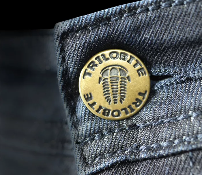 Dżinsy Kevlar na motocyklu Trilobite Micas Urban w kolorze ciemnoniebieskim