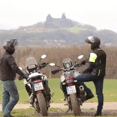 Dżinsy Kevlar na motocyklu Trilobite 661 Parado granatowy SLIM Wersja rozszerzona