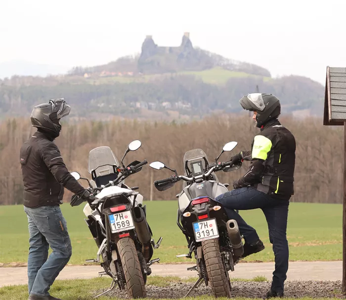 Dżinsy Kevlar na motocyklu Trilobite 661 Parado granatowy SLIM Wersja rozszerzona