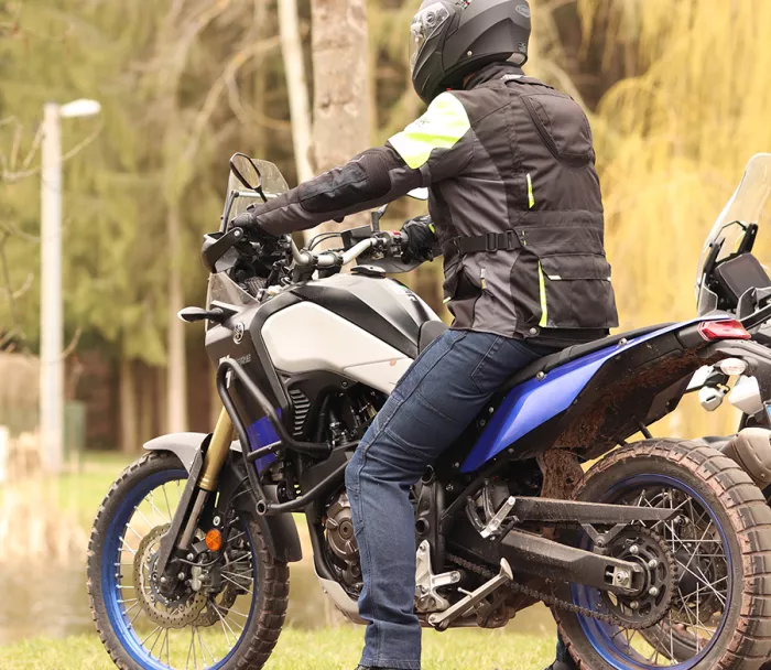 Dżinsy Kevlar na motocyklu Trilobite 661 Parado granatowy SLIM Wersja rozszerzona