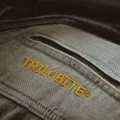 Dżinsy Kevlar na motocyklu Trilobite 661 Parado jasnoszarym SLIM